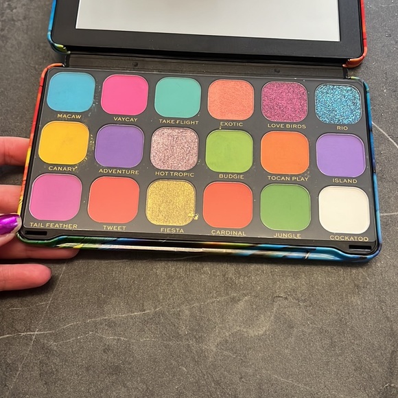Makeup Revolution Other - Makeup Revolution Forever Flawless Birds of Paradise Eyeshadow Palette